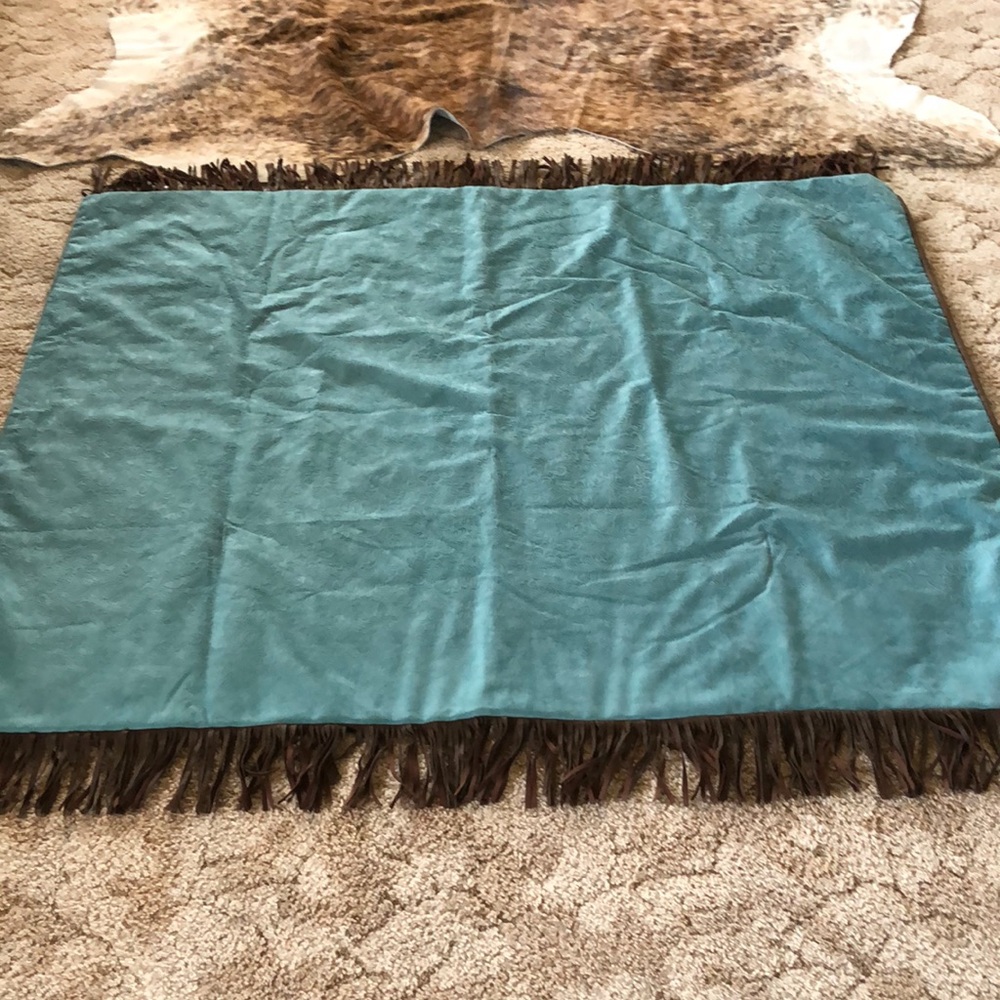 Decorative fringe blanket